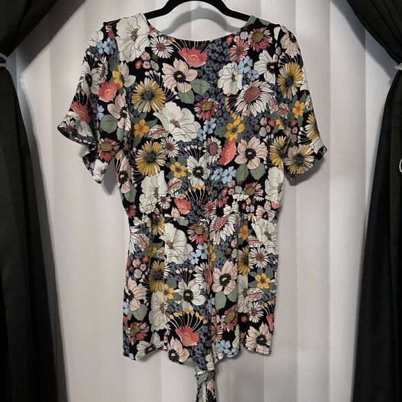 O’Neill floral romper , vneck, button up - Picture 4 of 4